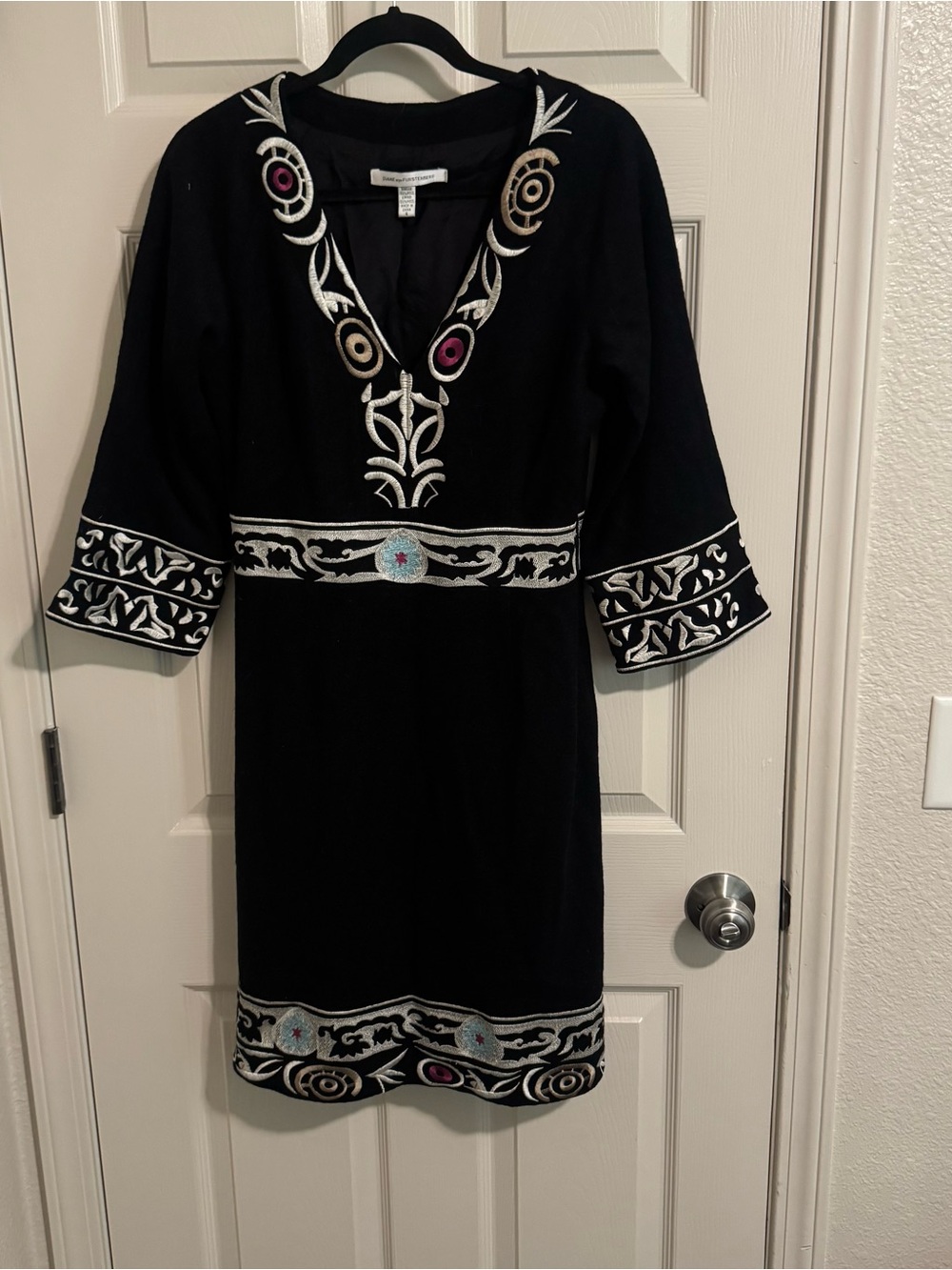 Diane Von Furstenberg Wool Embroidered Knee Length Dress Size 6